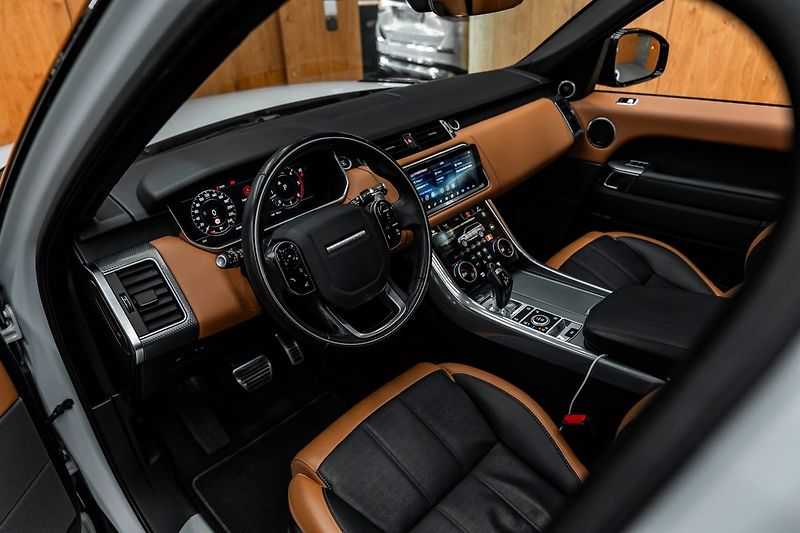 Land Rover Range Rover Sport - fotka 17 z 28