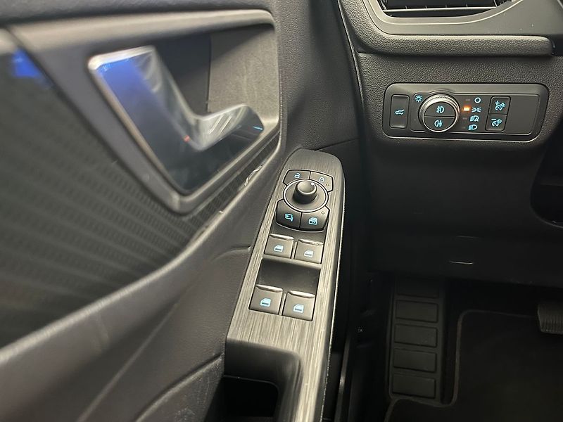 Ford Kuga 2.5 HEV 4x4  ST-LINE X - fotka 24 z 51
