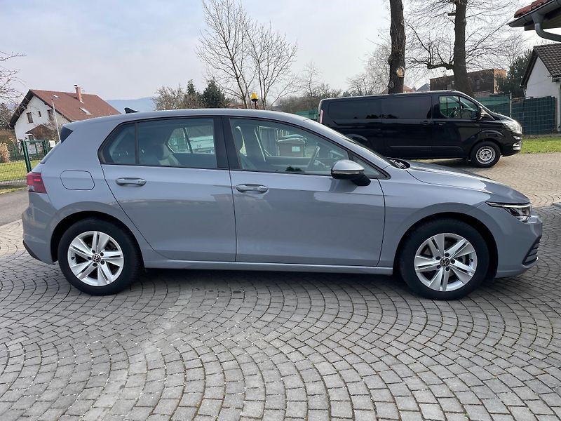Volkswagen Golf VIII 1,0TSI - fotka 4 z 21