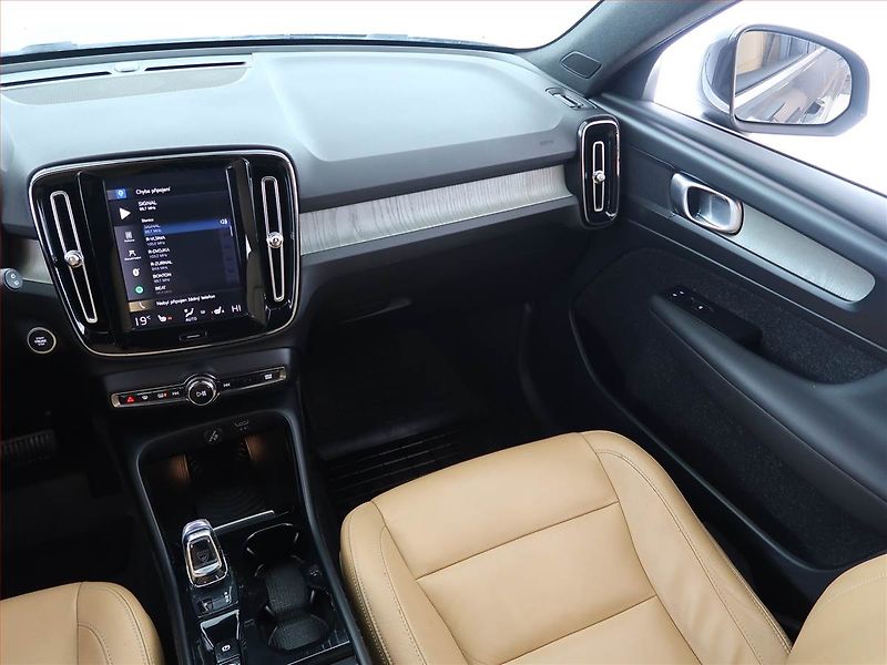 Volvo XC40 (2018) Inscription D4 AWD, 4X4 - fotka 8 z 17