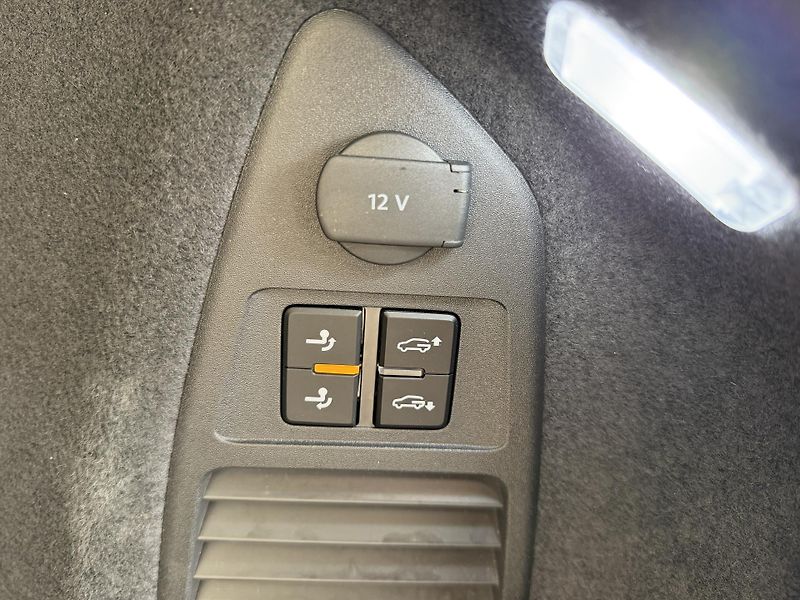 Volkswagen Touareg 3.0Tdi*1-MAJ*DPH*R-LINE*HUD* - fotka 15 z 49