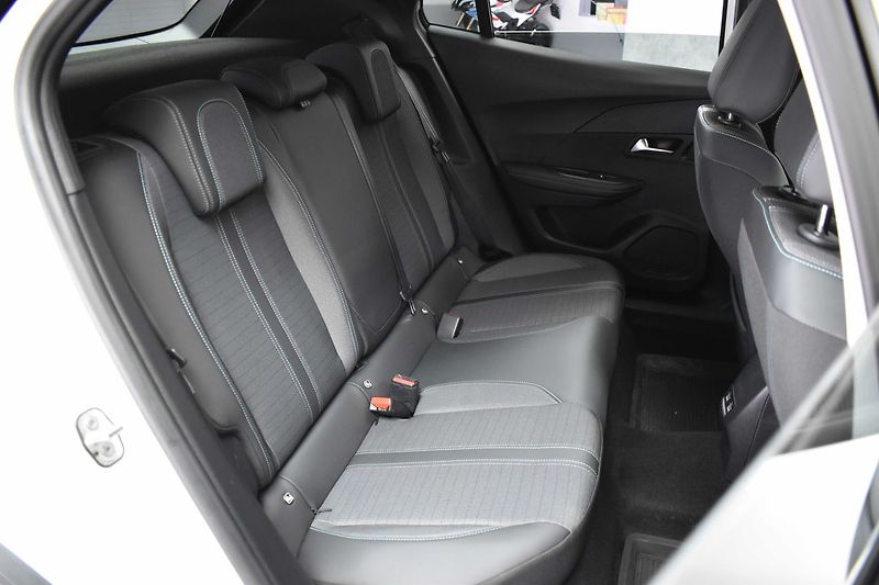 Peugeot 2008 1.5 BlueHDi TAŽNÉ*DPH*ČR 1.MAJ - fotka 12 z 42