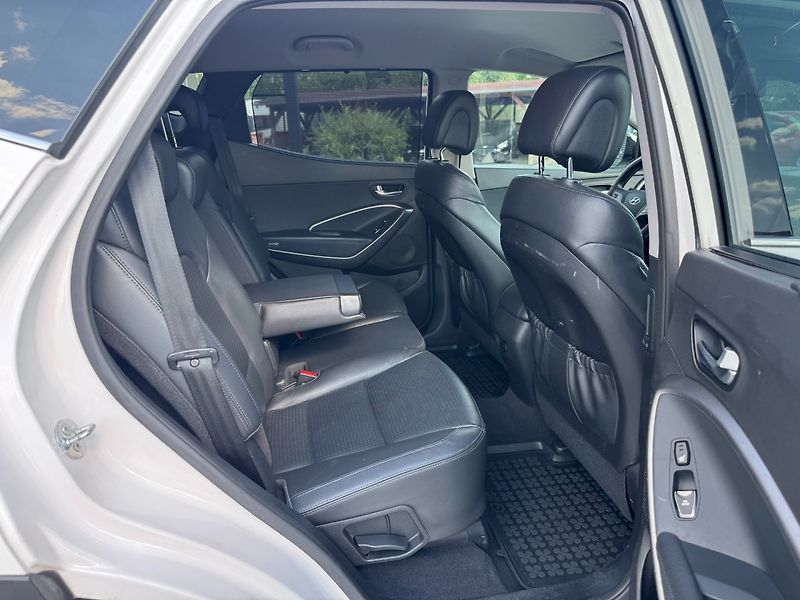 Hyundai Santa Fe (2014) 2,2 CRDI 145 Kw 4x4 - fotka 24 z 31