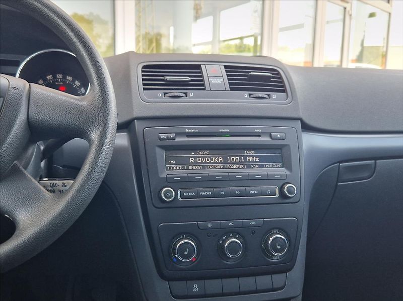 Škoda Yeti 1,4 TSI 90kW HEZKÝNÁJ. VÝHŘREV - fotka 21 z 31