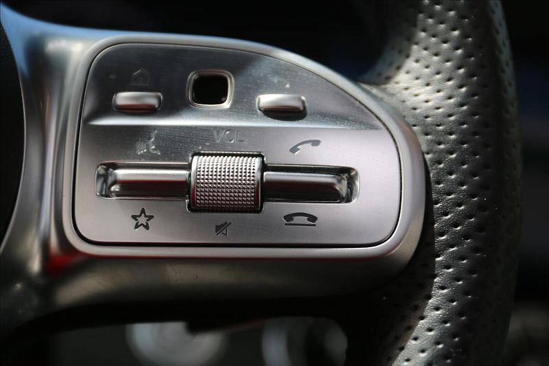 Mercedes-Benz Třídy E 4 MATIC,ČR,DPH,59TKM - fotka 19 z 38