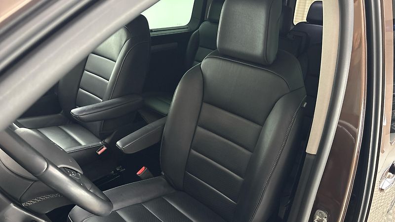 Citroën SpaceTourer 75 kWh AUT Shine - fotka 15 z 29