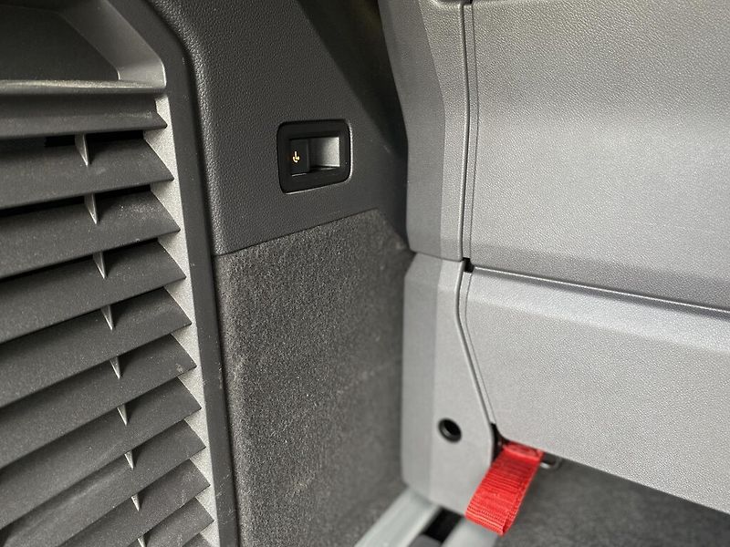 Volkswagen Multivan 2,0 TDI 110 kW Life - fotka 25 z 25