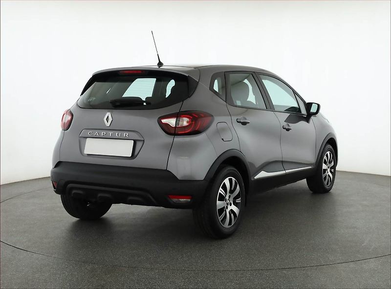 Renault Captur (2018) 1.2 TCe, Tempomat - fotka 5 z 19