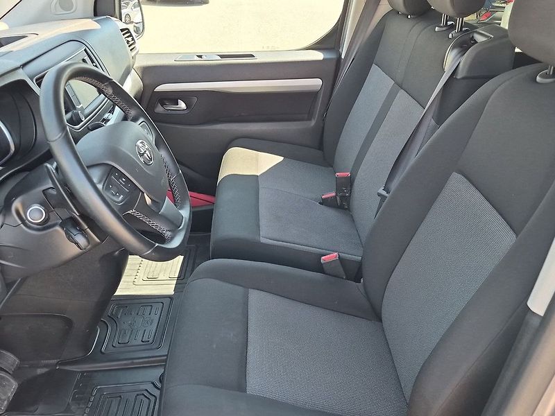 Toyota ProAce Verso Glass Shuttle 2.0 D 180 8A/T B - fotka 11 z 24