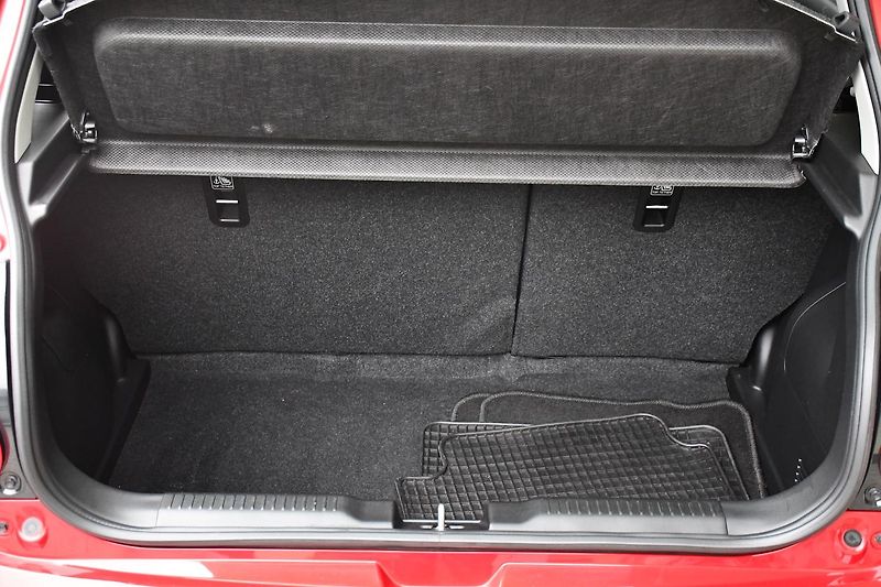 Suzuki Swift SPORT 1.4i BoosterJet 2xALU  - fotka 34 z 37
