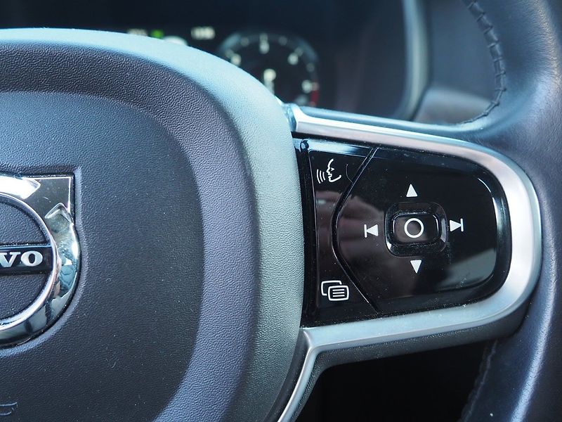 Volvo V90 (2018) D5, 173 kW, AWD, AT - fotka 25 z 46