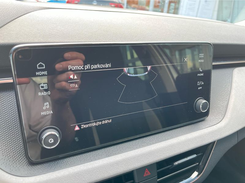 Škoda Scala 1,0 TSI 85 kW TOP SELECTION - fotka 15 z 28