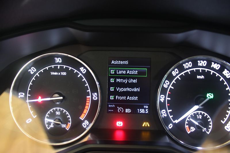 Škoda Superb (2015) 2.0TDI DSG STYLE+ Navi LED - fotka 42 z 43