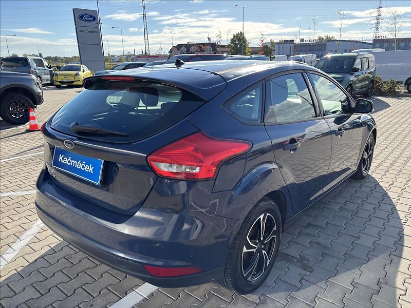 Ford Focus 1,5 TDCI 70kW Trend - fotka 5 z 28