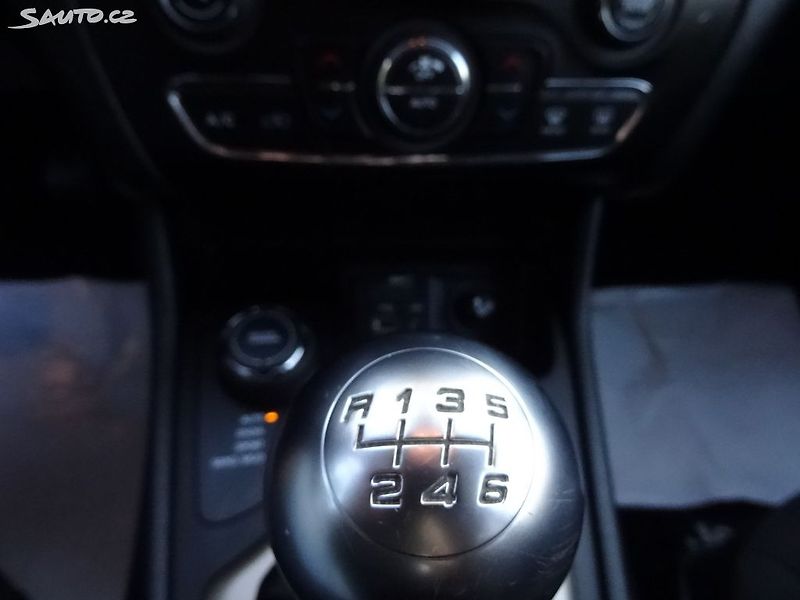 Jeep Cherokee 2.0/103kW MultiJet 4x4(Manual) - fotka 23 z 29