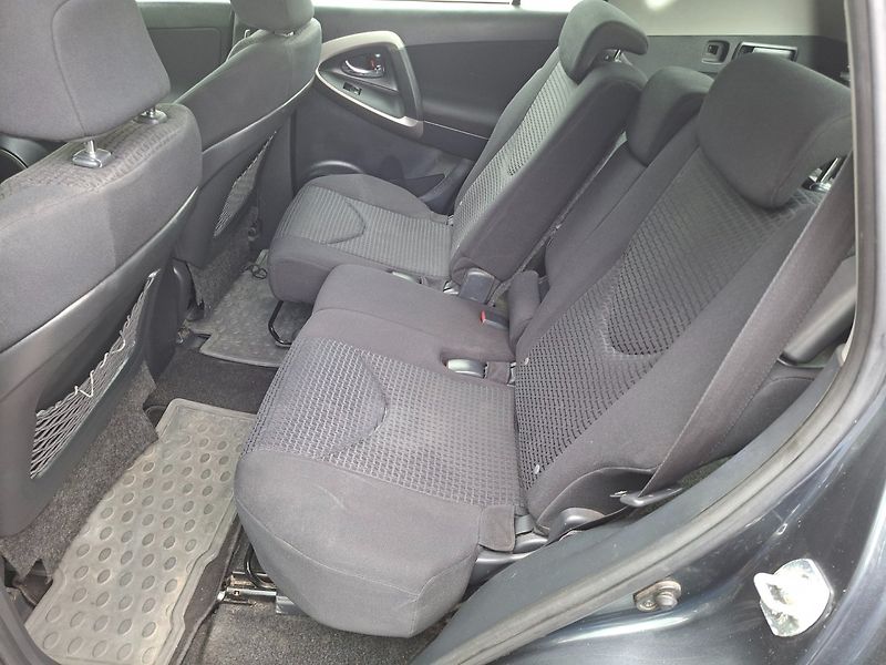 Toyota RAV4 (2007) 2.2 D-CAT 130kW 4X4 -TAŽ.ZAŘ. - fotka 30 z 35