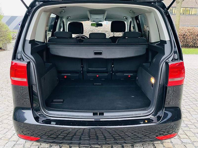 Volkswagen Touran 1.4TSI VÝHŘEV SERVISKA TAŽNÉ - fotka 19 z 43
