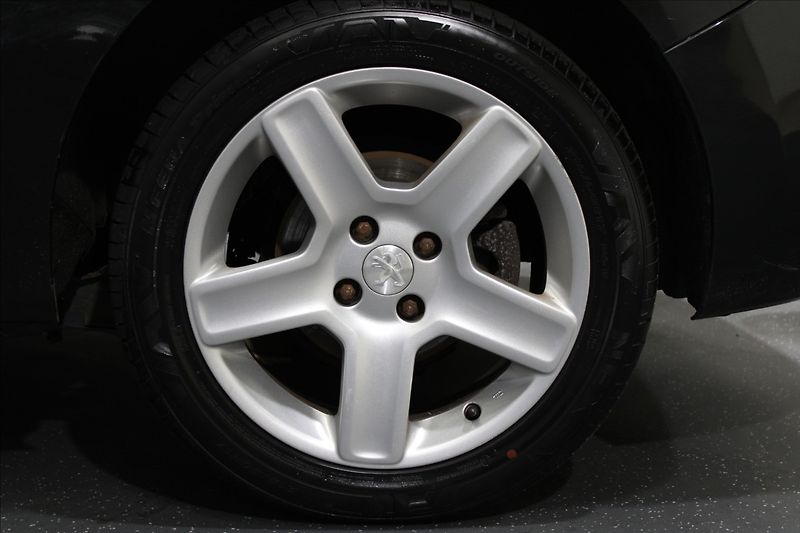Peugeot 5008 2,0 HDI 120kW 7 míst - fotka 31 z 32