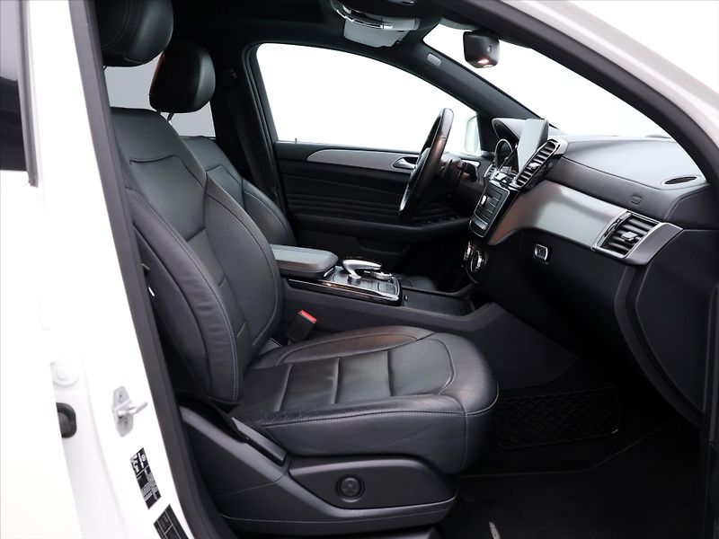 Mercedes-Benz GLE 3,0 350d 227kW AMG H&K LED CZ - fotka 13 z 48