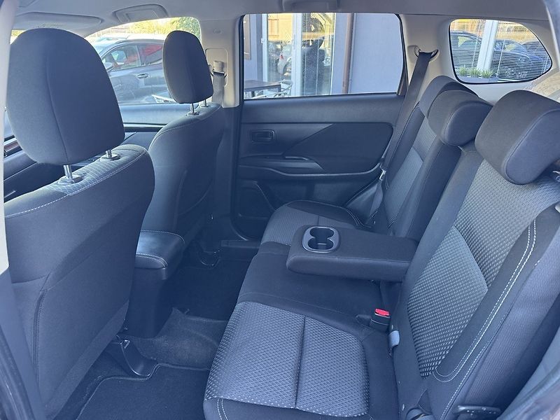 Mitsubishi Outlander (2019) 2.0i Mivec Digi Klima Kamera - fotka 21 z 48