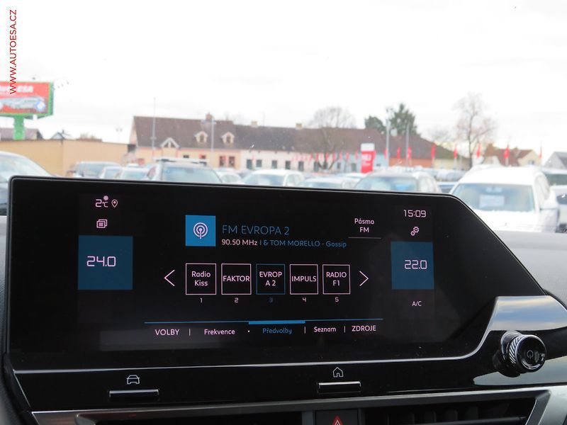 Citroën C4 (2021) 1.2 PT, 1.maj,ČR, LED, navi - fotka 17 z 36