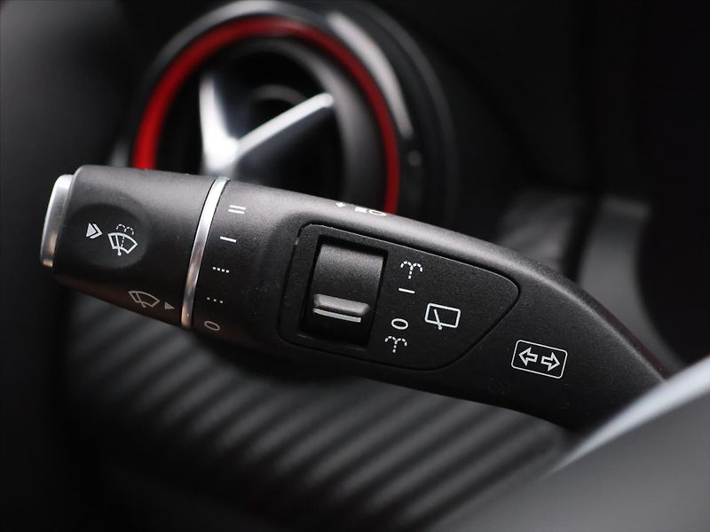Mercedes-Benz Třídy A 2,0 45 265 kW 4Matic AMG Aut. - fotka 18 z 33