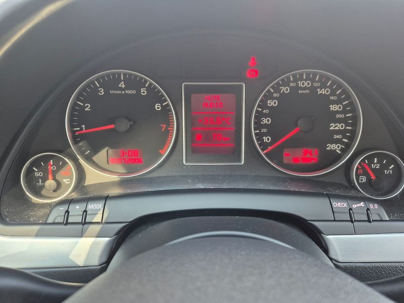 Audi A4 (2007) 1.6MPi 75kw, tažné, pěkná - fotka 15 z 24