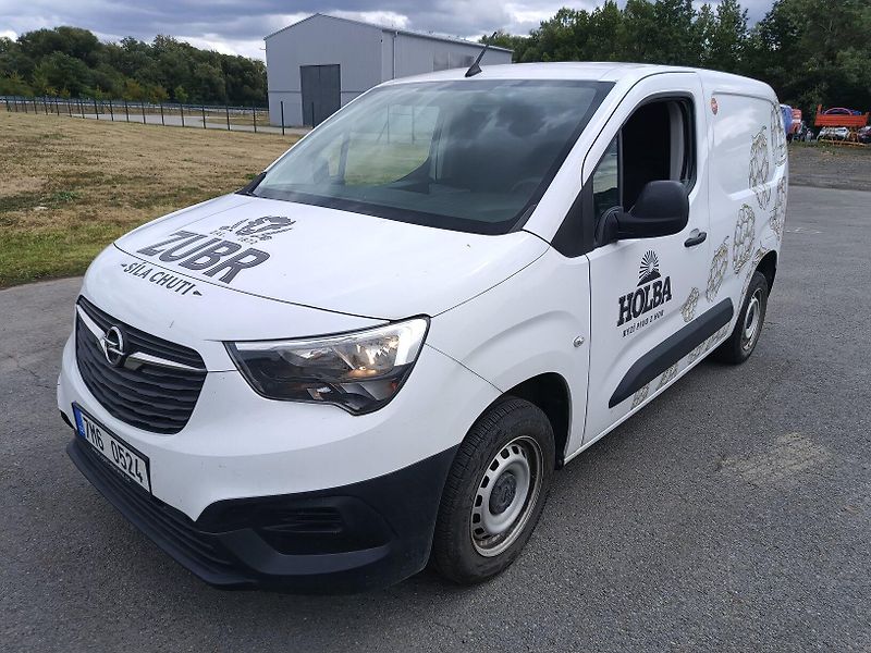 Opel Combo 1.2T - fotka 2 z 31