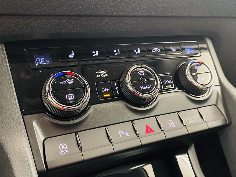 Škoda Karoq 1,5 TSI 110kW Top Selection - fotka 16 z 27