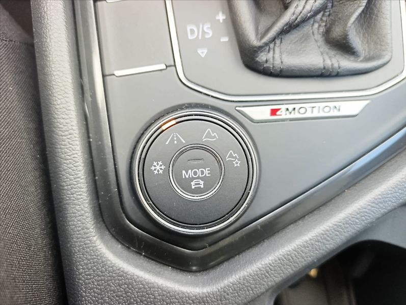 Volkswagen Tiguan 2,0 TDi R-Line DSG 4x4 Navi ČR - fotka 31 z 33