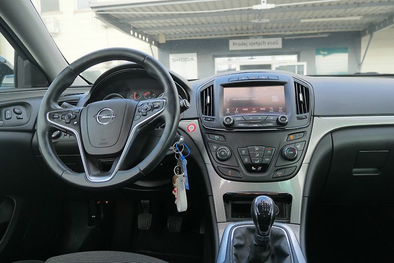 Opel Insignia - fotka 6 z 6