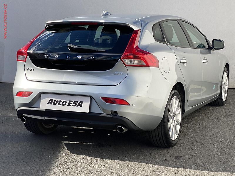 Volvo V40 (2013) 2.0D, AT, tempo, park.asist - fotka 4 z 17