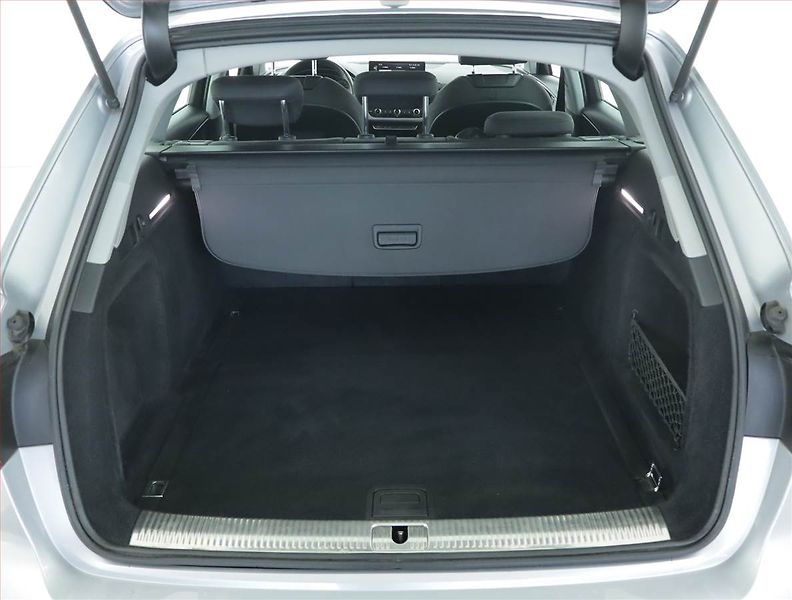 Audi A4 (2021) 2.0 TDI, Automat, Navi - fotka 14 z 17