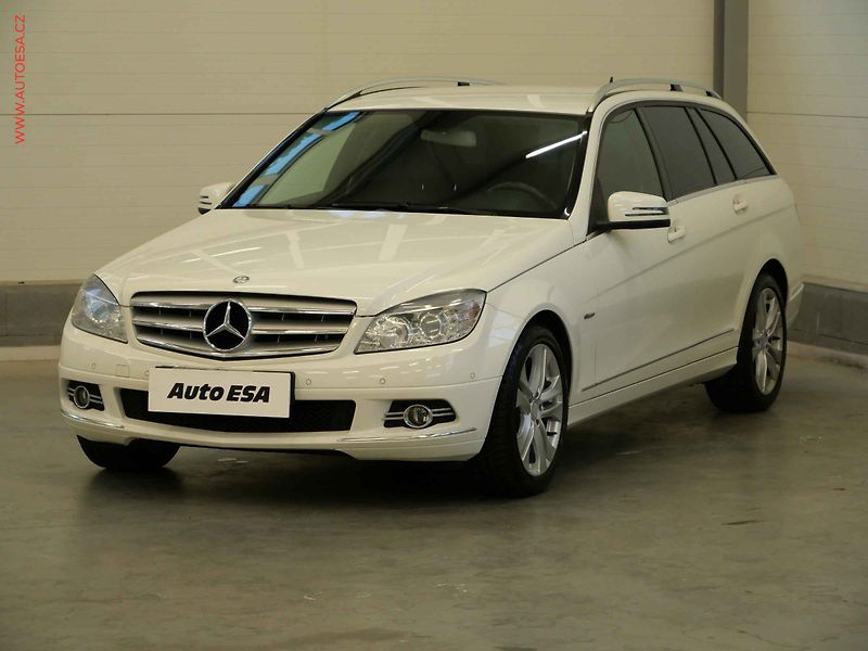 Mercedes-Benz Třídy C (2011) 1.8 CGi C 180, Avantgarde, AT - fotka 3 z 23
