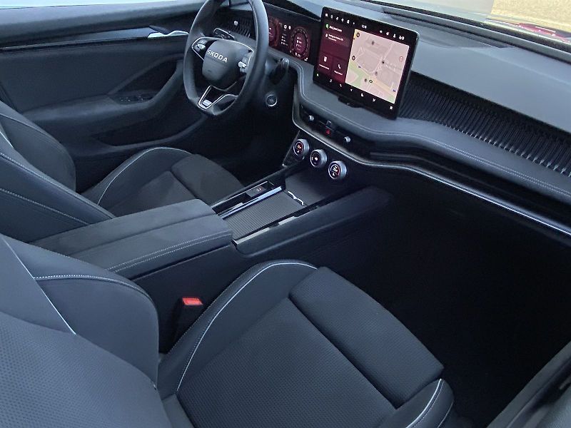 Škoda Superb (2025) Combi 2.0 TDI 4x4 DSG Sportlin - fotka 13 z 39