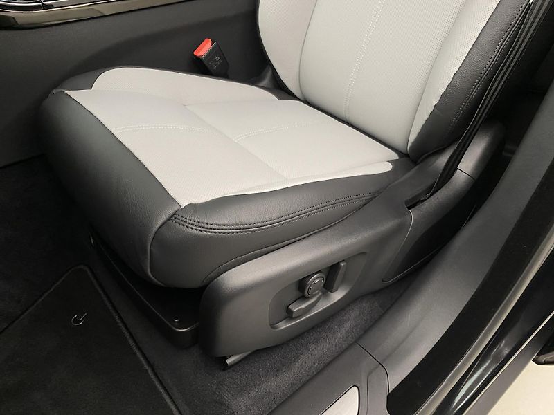 Land Rover Range Rover Velar D300 Dynamic SE REZERVACE - fotka 27 z 61