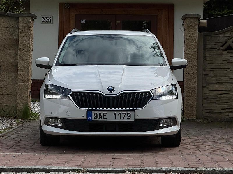 Škoda Fabia 1.0Tsi 70kW 1.MAJ ČR TAŽNÉ  - fotka 2 z 23