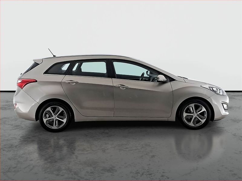 Hyundai i30 (2015) Weekend 1.6 GDI, Serv.kniha - fotka 6 z 19