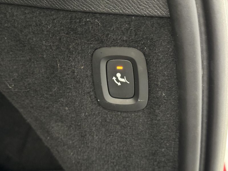 Volvo XC90 D5 AWD MOMENTUM PRO REZERVACE - fotka 24 z 50