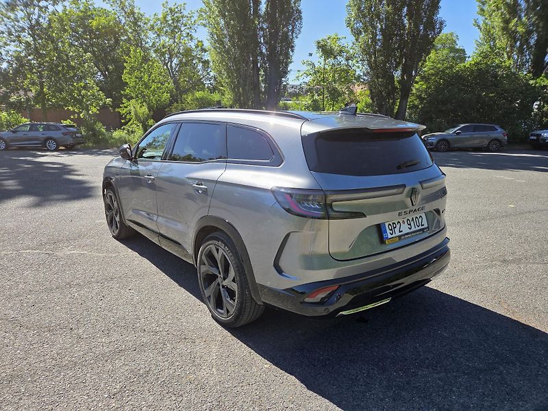 Renault Espace (2023) esprit Alpine E-Tech 7 míst - fotka 7 z 20