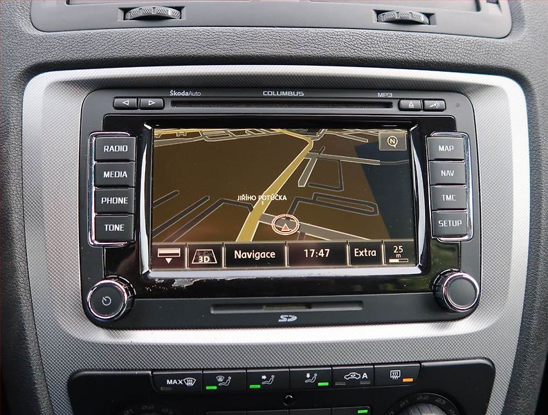 Škoda Octavia (2012) 1.4 TSI, Navi, Tempomat - fotka 16 z 21
