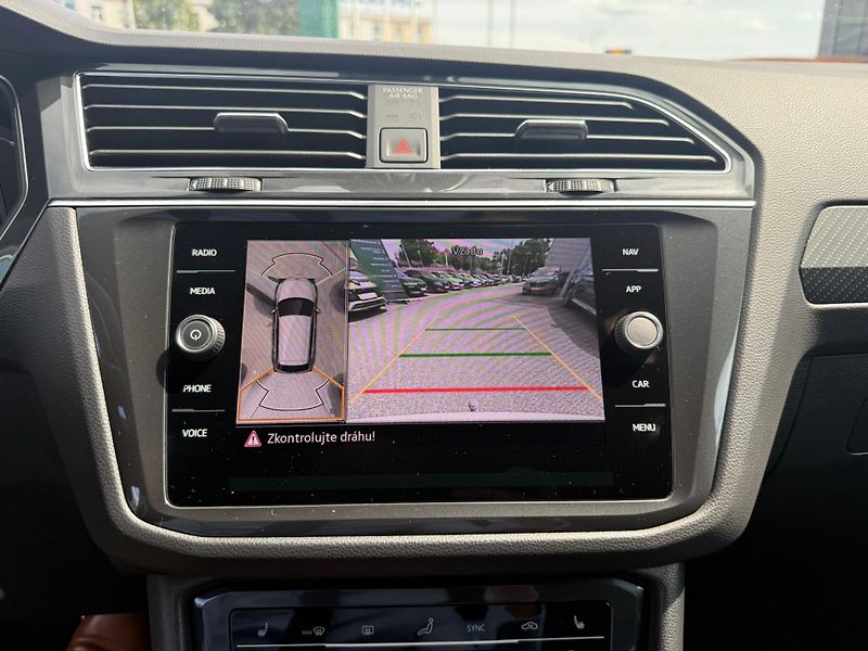 Volkswagen Tiguan R 2.0 TSI 235Kw DSG Akrapovič - fotka 16 z 27