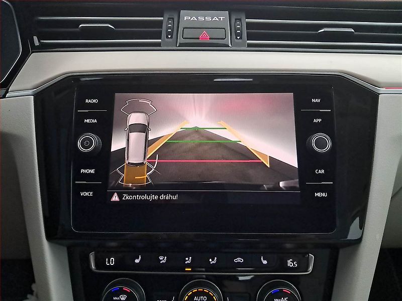 Volkswagen Passat (2019) 1.6 TDI, Automat, Kůže, Navi - fotka 17 z 25