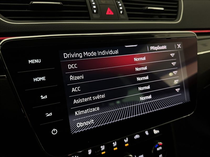 Škoda Superb 1,4 TSi  DSG iV L&K LED Assist - fotka 37 z 50