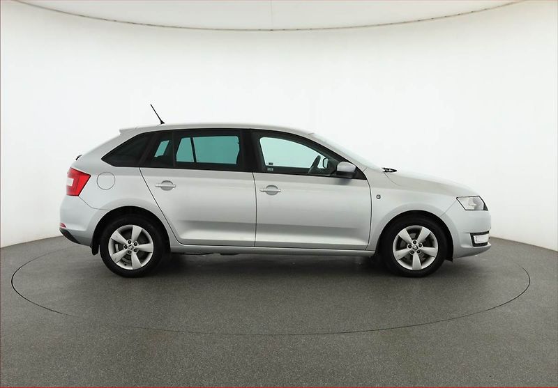 Škoda Rapid (2014) Spaceback 1.2 TSI, ČR,1.maj - fotka 6 z 16