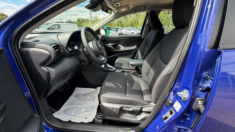 Toyota Yaris 1,5 HEV 116  LIMITED EDITION C - fotka 10 z 23