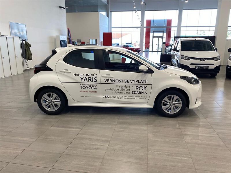 Toyota Yaris (2024) 1,5 hybrid 116 k  Comfort - fotka 4 z 12