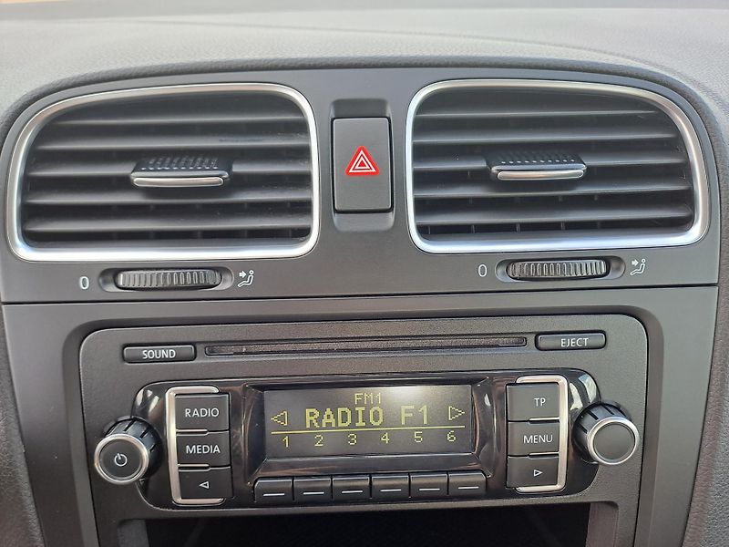 Volkswagen Golf (2012) 1.4 16V 59 KW, SERVISKA, PĚKNÝ - fotka 22 z 36