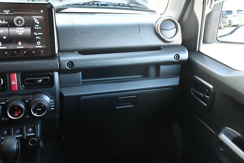 Suzuki Jimny 1,5 GLX AUTOMAT  - fotka 8 z 36