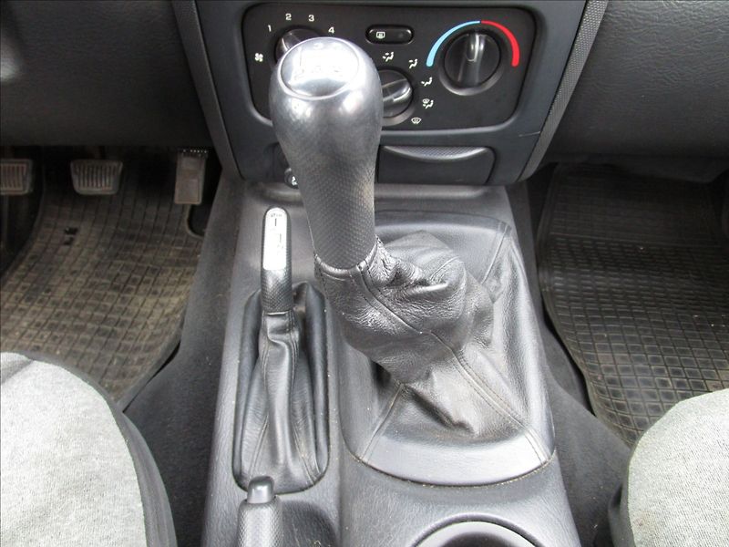 Jeep Cherokee 2.5CRD 4x4, Sport, Klima - fotka 10 z 39
